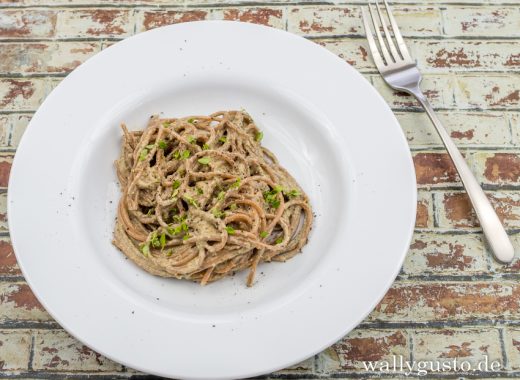 Auberginen-Pesto mit Walnüssen & mediterranen Kräutern | Rezept auf www.wallygusto.de