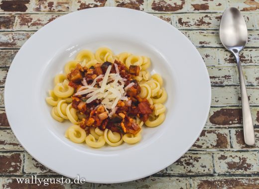 Scharfes Auberginen-Ragout mit Sojaschnetzel | Rezept auf www.wallygusto.de