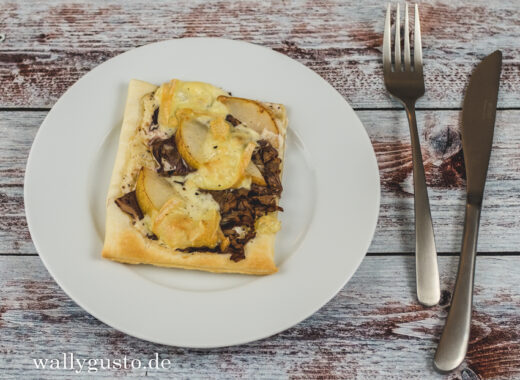 Blätterteig-Tartelettes mit mit Radicchio, Birne und Weichkäse | Rezept auf www.wallygusto.de