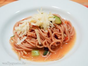Bunte One Pot Pasta mit Zucchini & Cocktailtomaten