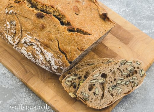 Dinkel-Roggenbrot mit Kürbiskernen - im Römertopf | Rezept auf www.wallygusto.de