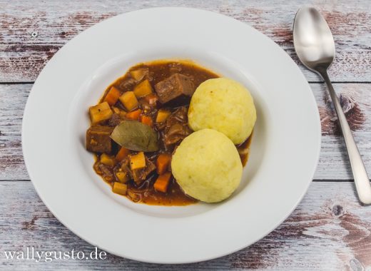 Dunkelbiergulasch mit Seitan | Rezept auf www.wallygusto.de