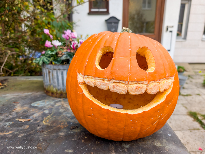 Halloween-Kürbis schnitzen: Ideen und Anleitung auf www.wallygusto.de