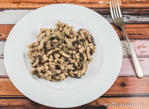 Käsespätzle mit Haselnüssen und Pilzen | Rezept auf www.wallygusto.de