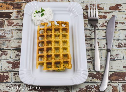 Kartoffel-Lauch-Waffeln mit Ingwer & Sour Cream Dip | Rezept auf www.wallygusto.de