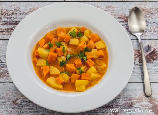Kartoffelgulasch mit Sauerrahm | Rezept & Buchvorstellung auf www.wallygusto.de