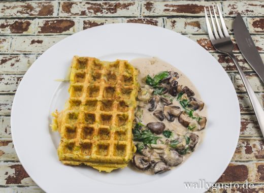 Kartoffelpufferwaffeln mit Rahmschwammerl | Rezept auf www.wallygusto.de