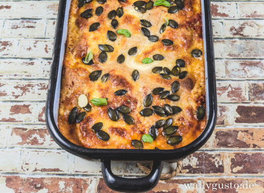 Kürbis-Lasagne mit Mozzarella und Kürbiskernen | Rezept auf www.wallygusto.de