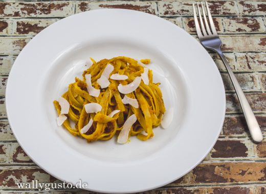 Kürbis-Pesto Goa-Style mit Ofenkürbis | Rezept auf www.wallygusto.de