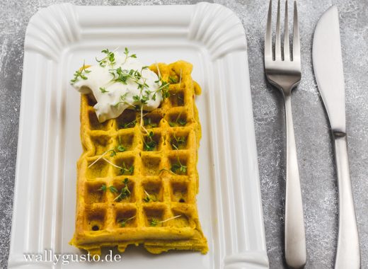 Kürbiswaffeln mit Estragonquark | Rezept auf www.wallygusto.de