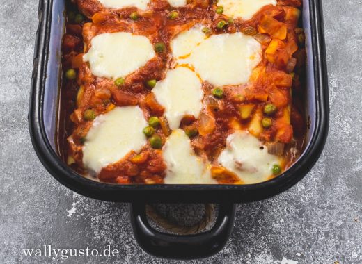 Maultaschenauflauf "Bella Italia" mit Tomatensauce, Erbsen und Mozzarella | Rezept auf www.wallygusto.de