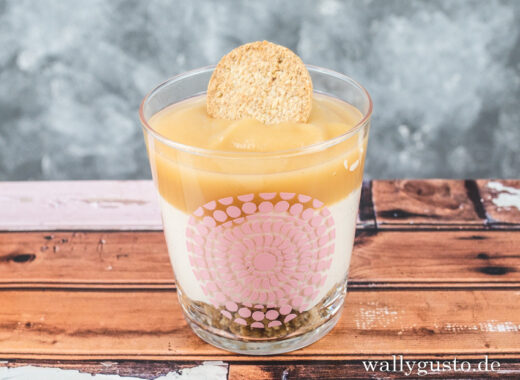 No Bake Cheesecake im Glas mit Apfel | Rezept auf www.wallygusto.de