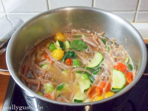 Bunte One Pot Pasta mit Zucchini & Cocktailtomaten