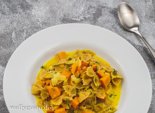 One-Pot-Pasta mit Kürbis, Sahne und Curry | Rezept auf www.wallygusto.de
