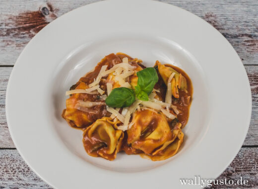 One Pot Tortellini mit Spinat | Rezept auf www.wallygusto.de