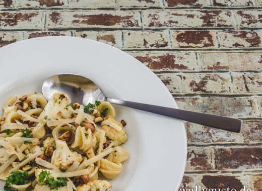Pasta mit Blumenkohl, Salzzitrone und gerösteten Haselnüssen | Rezept auf www.wallygusto.de