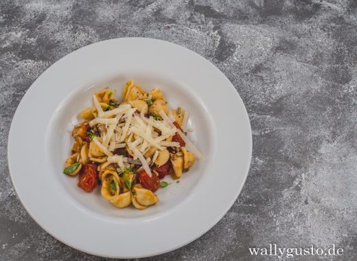 Pasta mit eingelegten Gewürztomaten | Rezept auf www.wallygusto.de