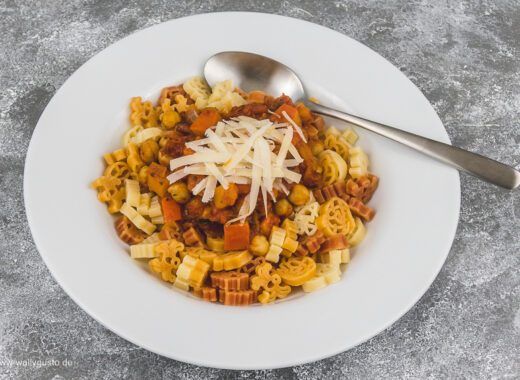 Pasta mit Kürbis, Kichererbsen & Tomaten - Rezept auf www.wallygusto.de
