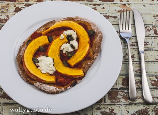 Pizza mit Kürbis, Ricotta & Kürbiskernen | Rezept auf www.wallygusto.de