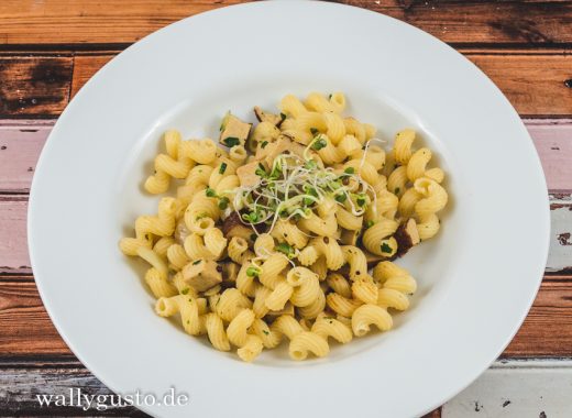 Räuchertofunudeln –vegetarische Alternative zu Schinkennudeln | Rezept auf www.wallygusto.de