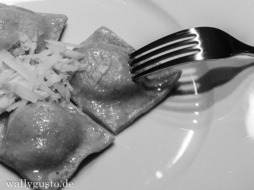 Ravioli mit Walnuss-Ricotta-Füllung – Wallygusto