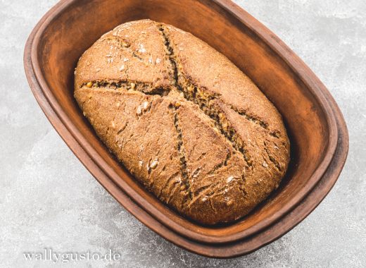 Roggen-Dinkelbrot mit Sonnenblumen - im Römertopf | Rezept auf www.wallygusto.de