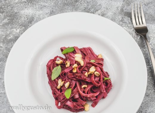Rote-Bete-Pesto mit Thai-Basilikum & Koriandergrün | Rezept auf www.wallygusto.de