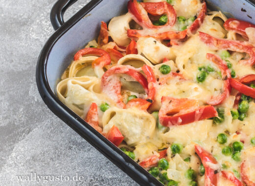 Schneller Tortellini Auflauf mit Sahne, Paprika und Erbsen | Rezept auf www.wallygusto.de