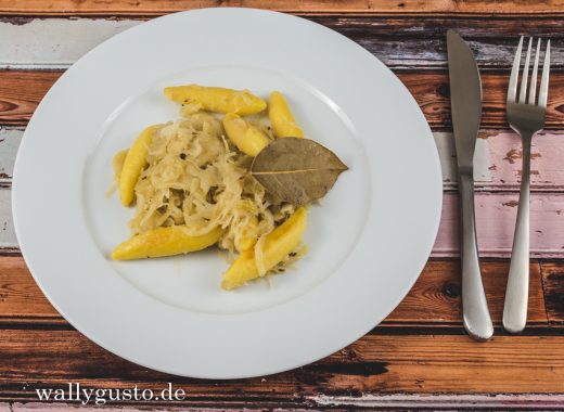 Schupfnudeln mit Apfel-Sauerkraut | Rezept auf www.wallygusto.de