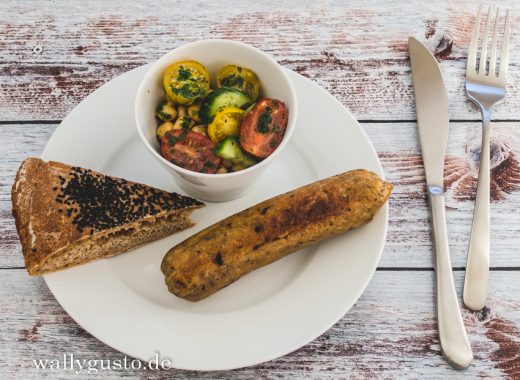 Seitan-Bratwürste nach Fränkischer Art | Rezept auf www.wallygusto.de