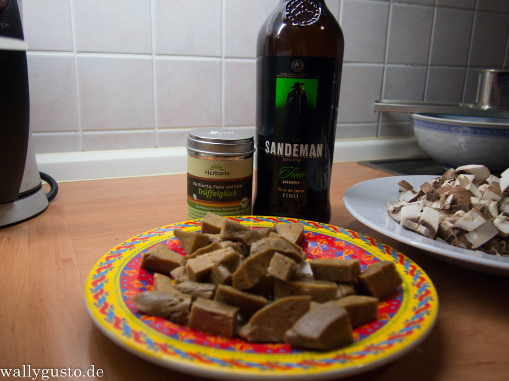 Seitangeschnetzeltes mit Rahmschwammerl und Spinatspätzle | Rezept auf www.wallygusto.de