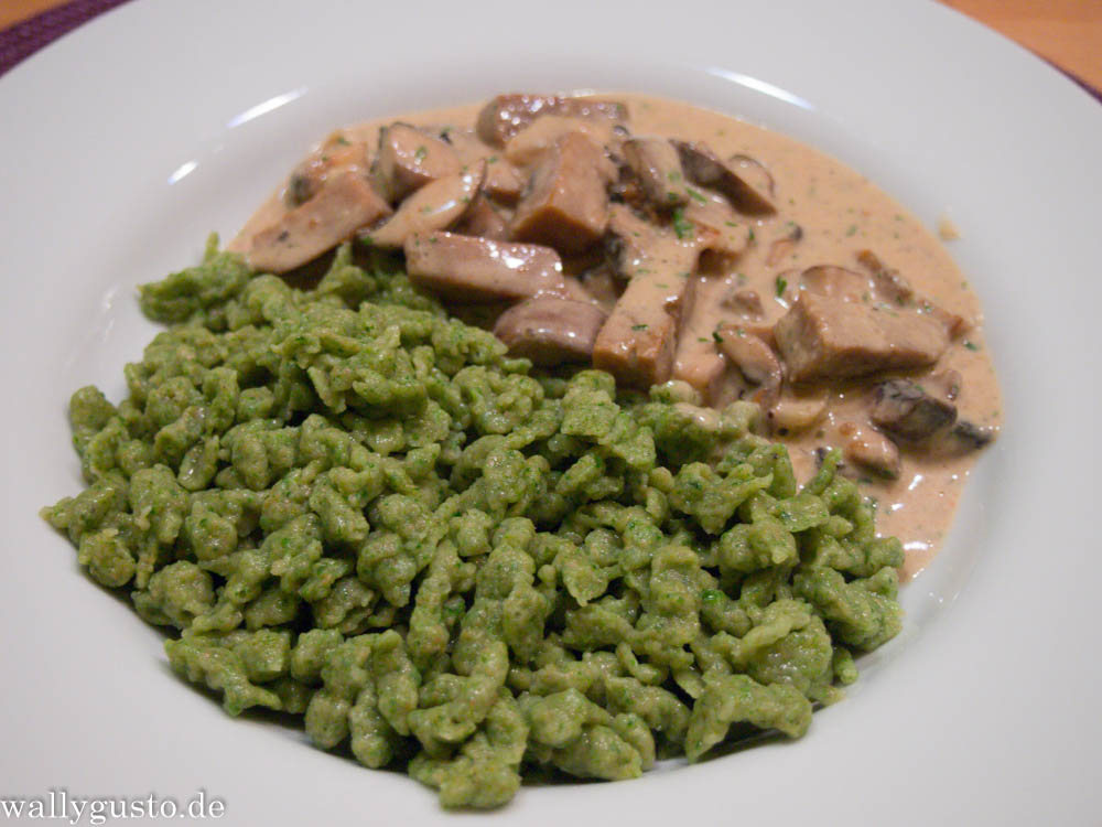 Seitangeschnetzeltes mit Rahmschwammerl und Spinatspätzle | Rezept auf www.wallygusto.de