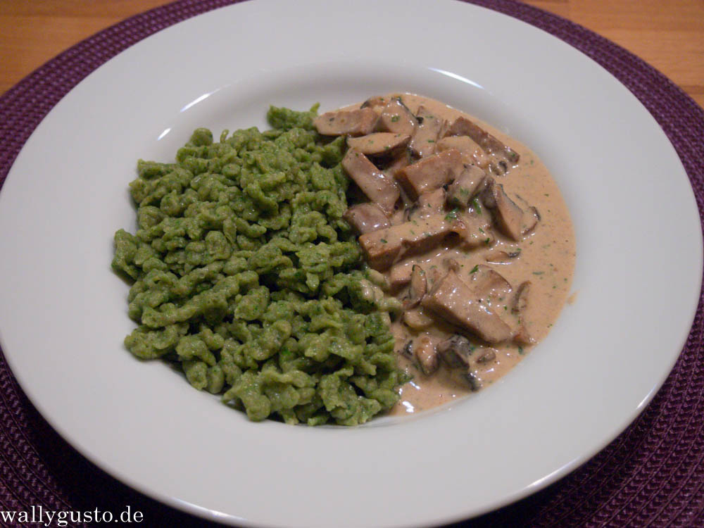Seitangeschnetzeltes mit Rahmschwammerl und Spinatspätzle | Rezept auf www.wallygusto.de