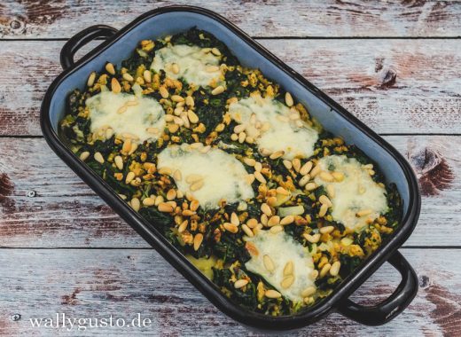 Spinat-Gnocchi-Auflauf mit Pinienkernen | Rezept auf www.wallygusto.de