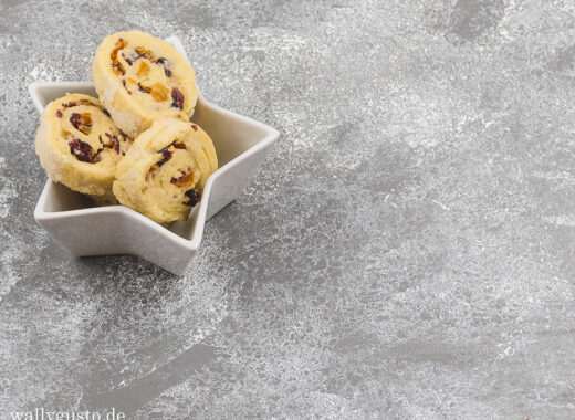 Stollenschnecken mit Aprikosen & Cranberries | Rezept auf www.wallygusto.de