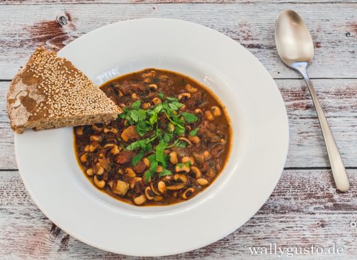 Tomaten-Eintopf mit rauchigen Augenbohnen | Rezept auf www.wallygusto.de