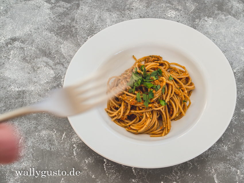 Tomaten-Pesto mit Kräutern und Chili – Wallygusto