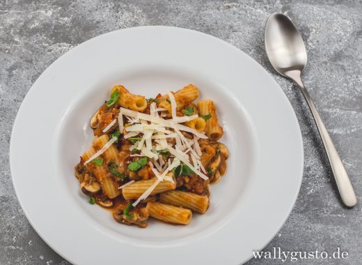 Tomatensauce mit Kichererbsen und Pilzen | Rezept auf www.wallygusto.de