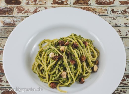 Wirsing-Pesto mit gerösteten Haselnüssen und Rosmarin | Rezept auf www.wallygusto.de