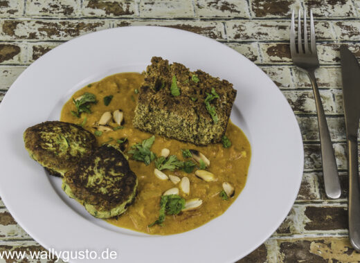 Zucchinipuffer mit pikanter Erdnusssauce | Rezept auf www.wallygusto.de