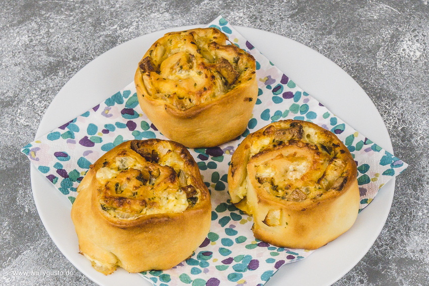 Zwiebelkuchen-Schnecken mit Räuchertofu | Rezept auf www.wallygusto.de