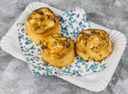 Zwiebelkuchen-Schnecken mit Räuchertofu | Rezept auf www.wallygusto.de