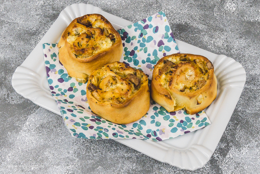 Zwiebelkuchen-Schnecken mit Räuchertofu | Rezept auf www.wallygusto.de