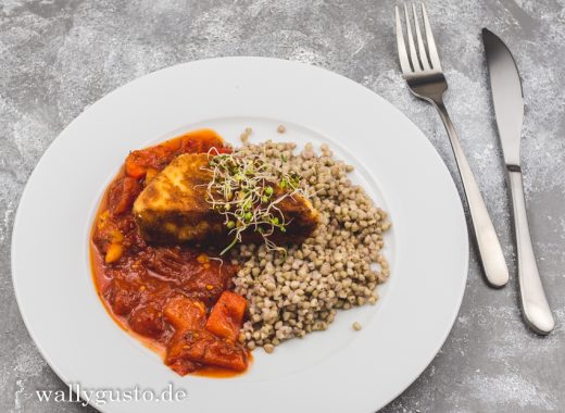 Geräucherter Feta Saganaki mit Paprikasauce | Rezept auf www.wallygusto.de